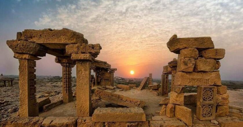 Makli hills: House of kings and saints or another scar on rich culture
