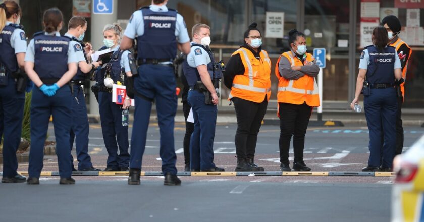 Extremist in New Zealand stabs 6 people inside a super market