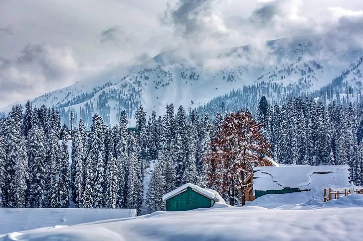 Murree Snow season is here and it is a breathtaking sight