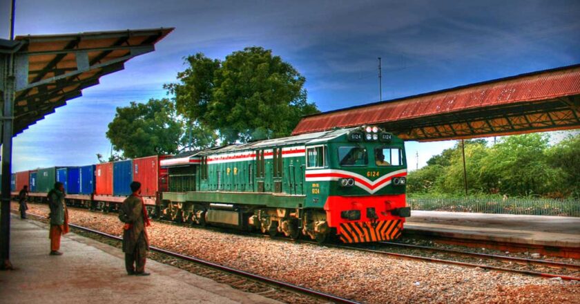 Railway Pakistan announced a 30% reduction in fares on EID