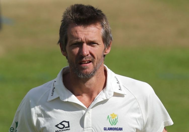 Michael Hogan reverses his retirement and signed a one-year deal with Kent