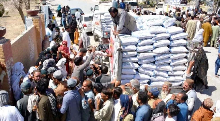 Despite of international food relief efforts, Flour crisis becomes more serious in Pakistan