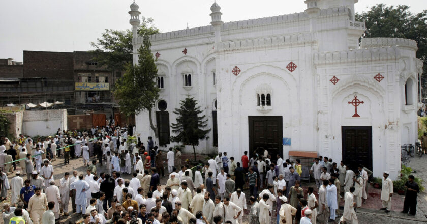 Muslims Clash with Christians in a Jaranwala Sad Incident