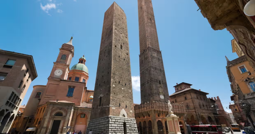 The Garisenda tower in Bologna: A Safety Curtain Falls for Repairs