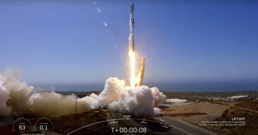 22 Starlink satellites launched into low earth orbit by SpaceX