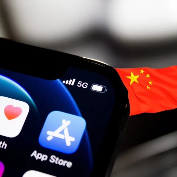 Apple Removes WhatsApp and Threads from China App Store